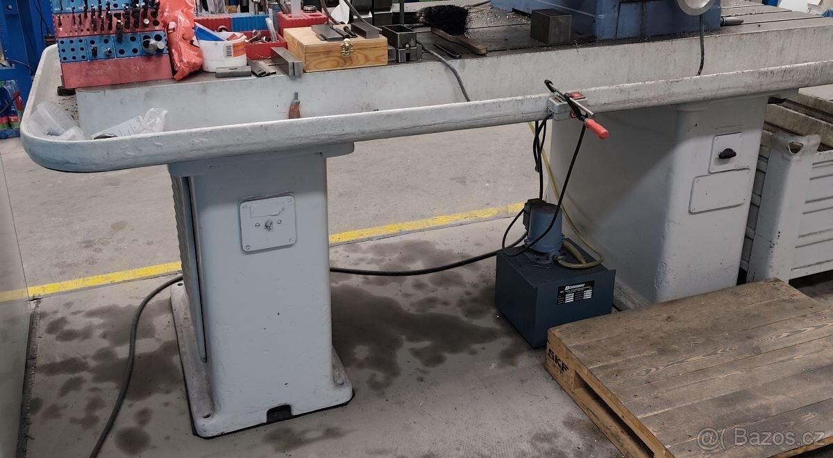 Vrtačka TOS VS 20-4 litinový stůl - 7