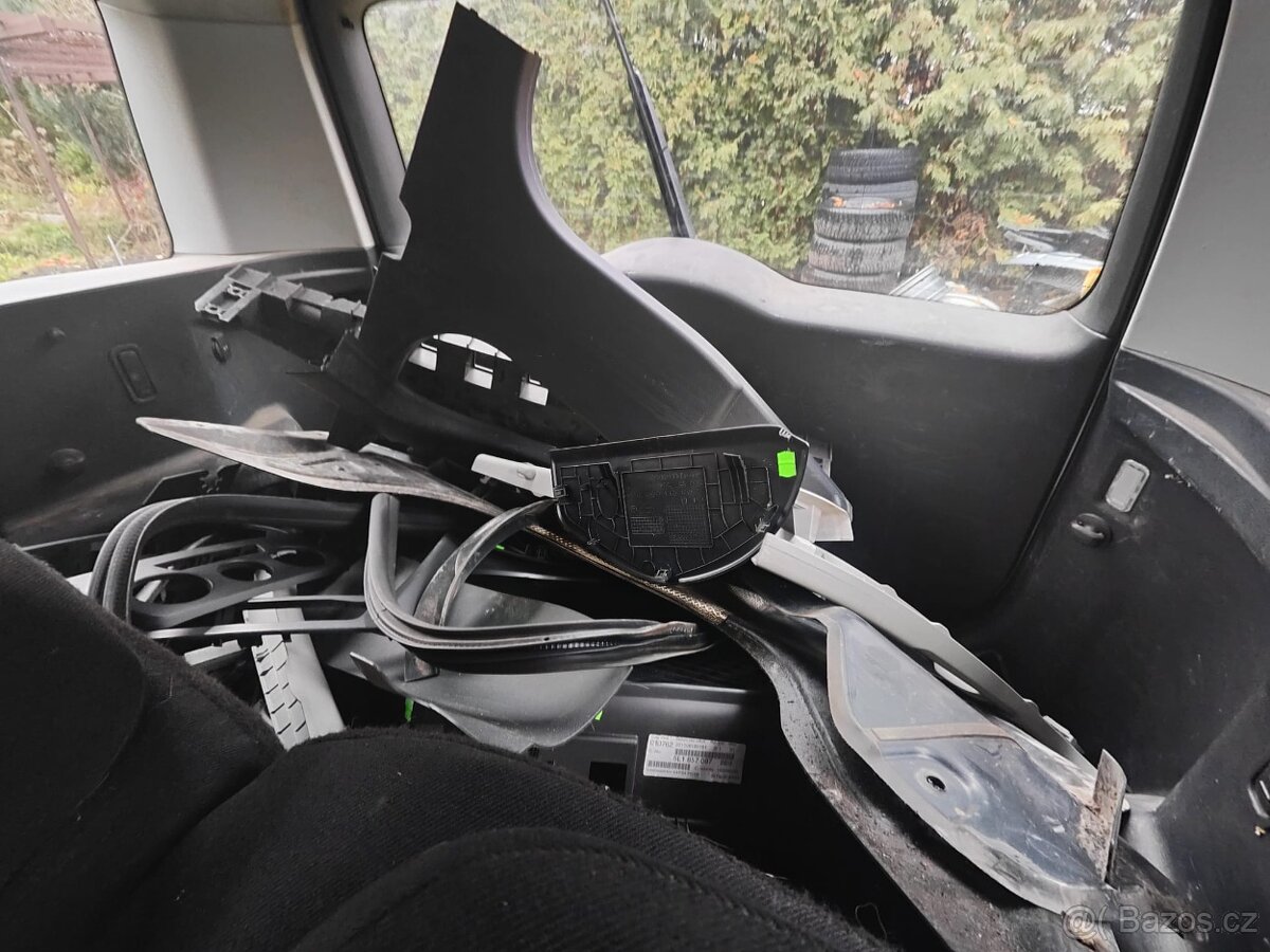 Škoda Yeti 1.2 TSI 77 kW, 2010 – na náhradní díly / opravu - 7