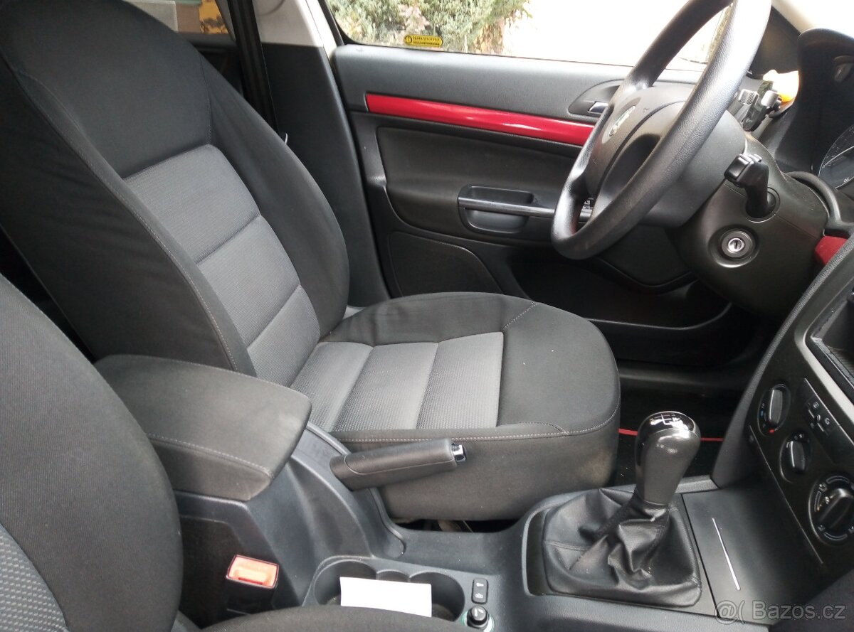 Prodám Škoda Octavia 2 r.v.2006 - 1.6benzin - 7