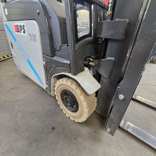 Nissan 1600kg aku tříkolový - 7