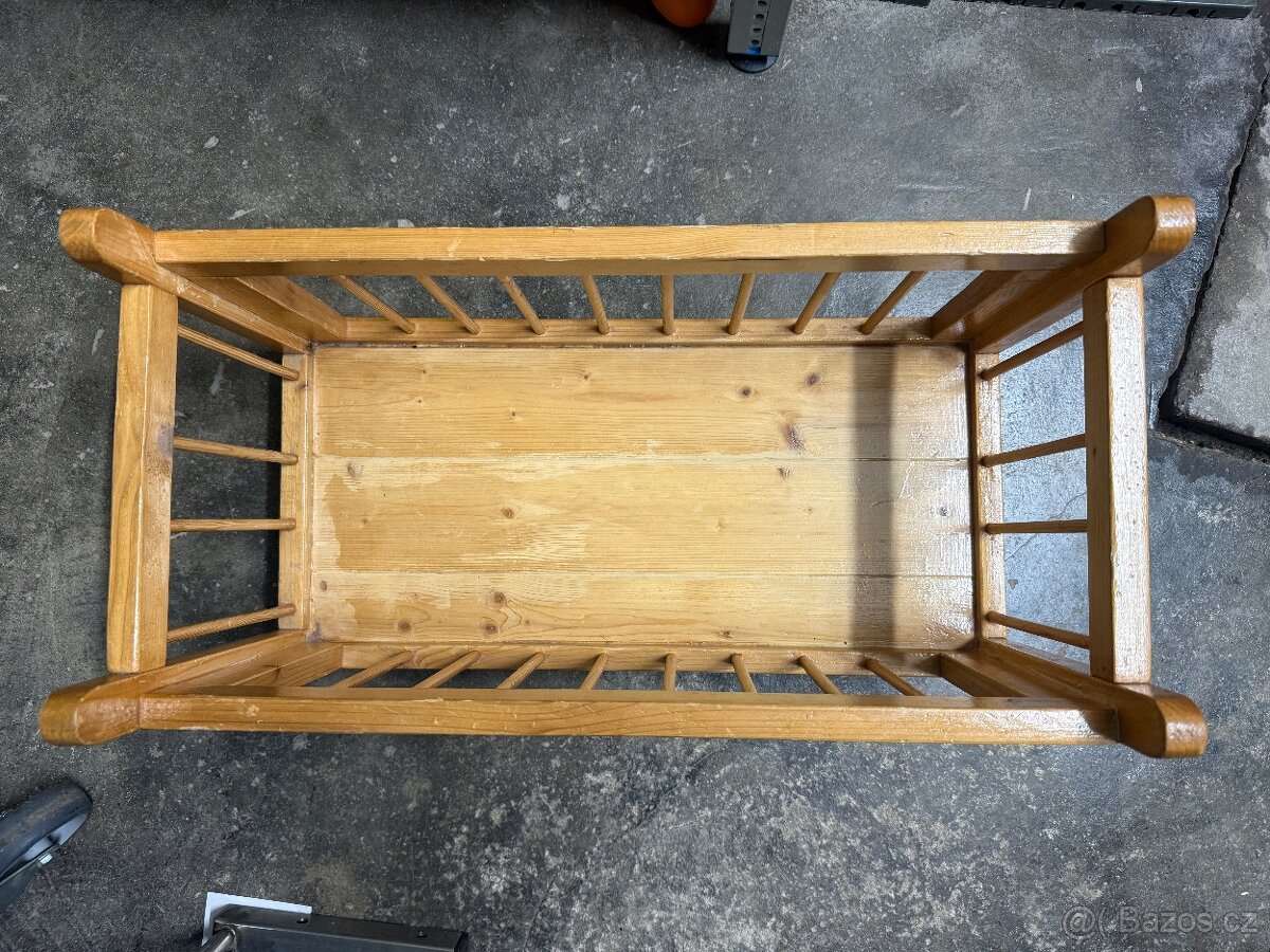 dřevěná postýlka pro panenky - 7