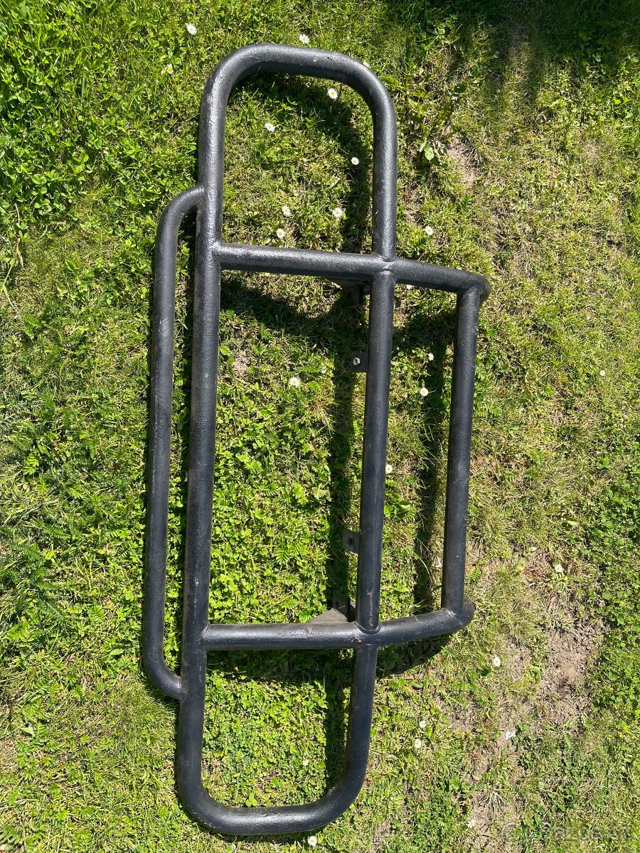 Prodám přední nárazník na Suzuki samurai - 7