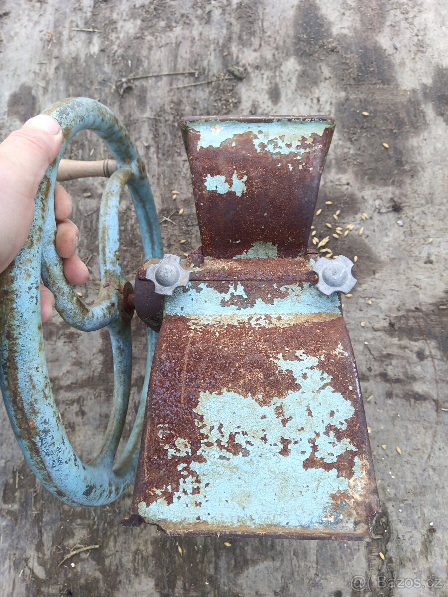 Celokovový mlýnek s válci. - 7