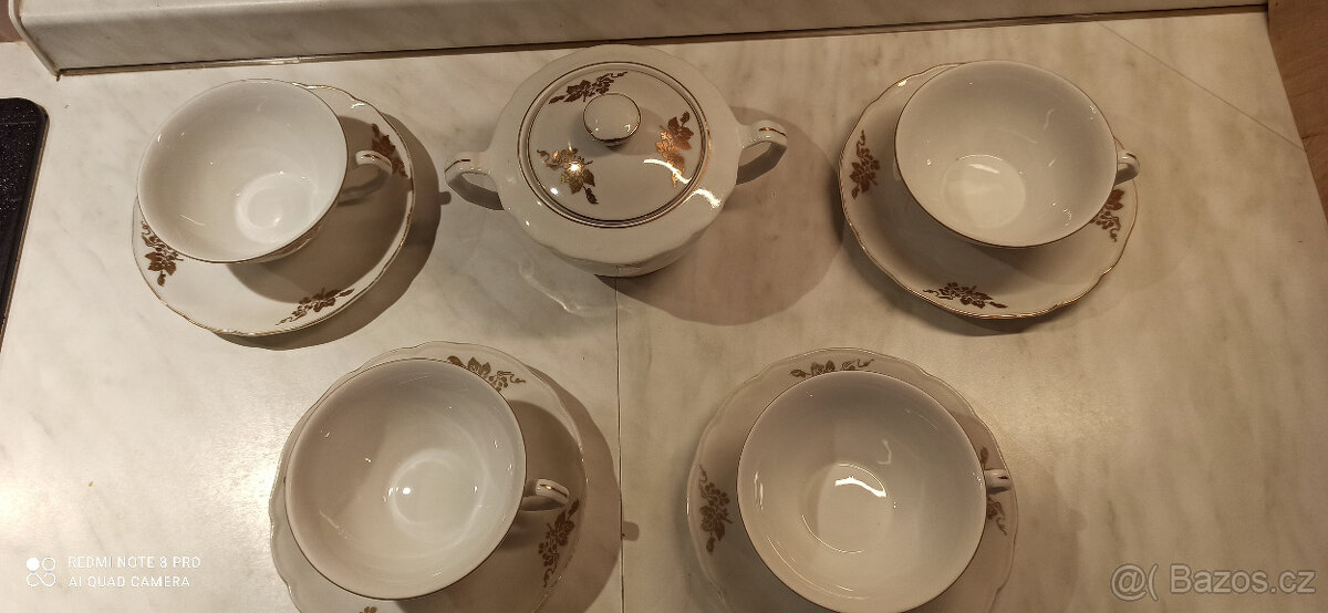 Čtyři šálky s cukřenkou - 7