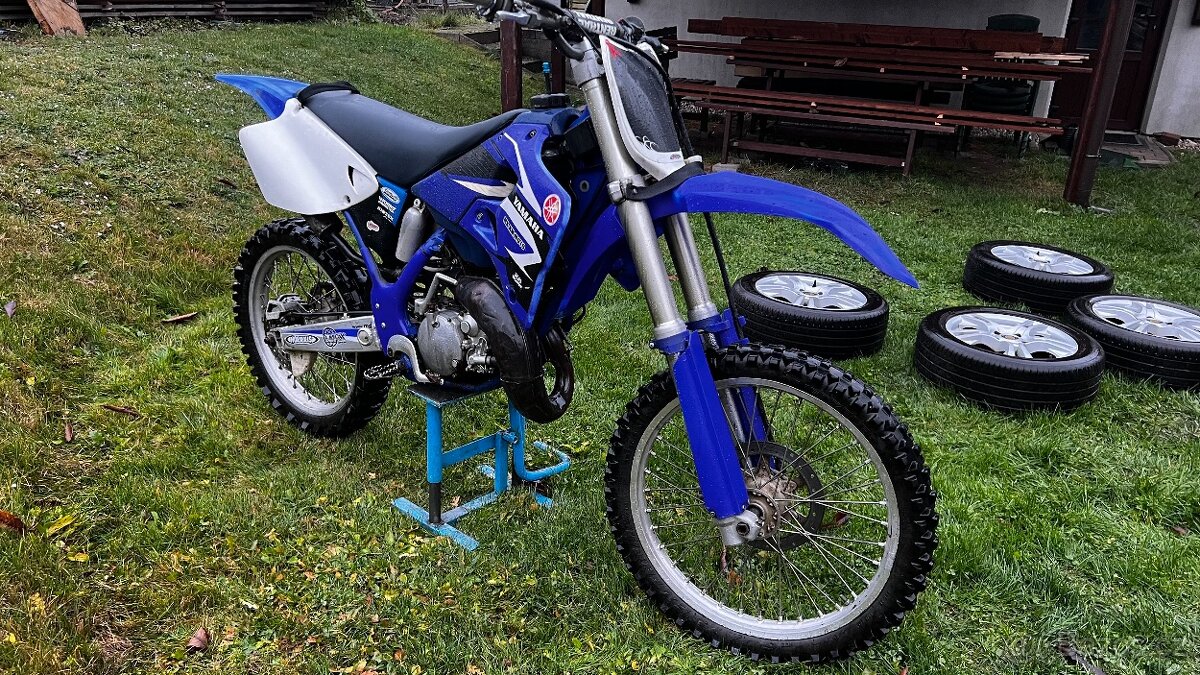 Yamaha YZ 125 - 7