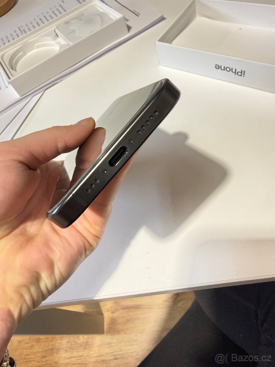 iPhone 15 pro 128gb černý titan - 7