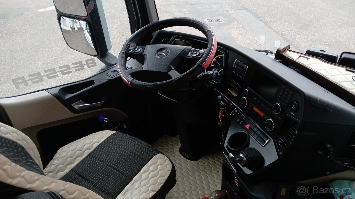 Mercedes Actros - 7