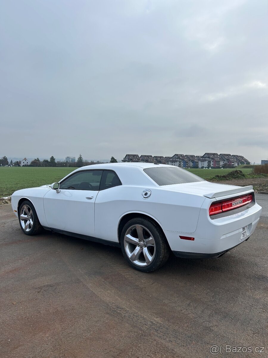 Dodge Challenger R/T 5.7 hemi - 7
