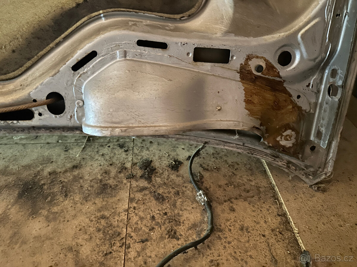 Kapota BMW5 E28 original - 7