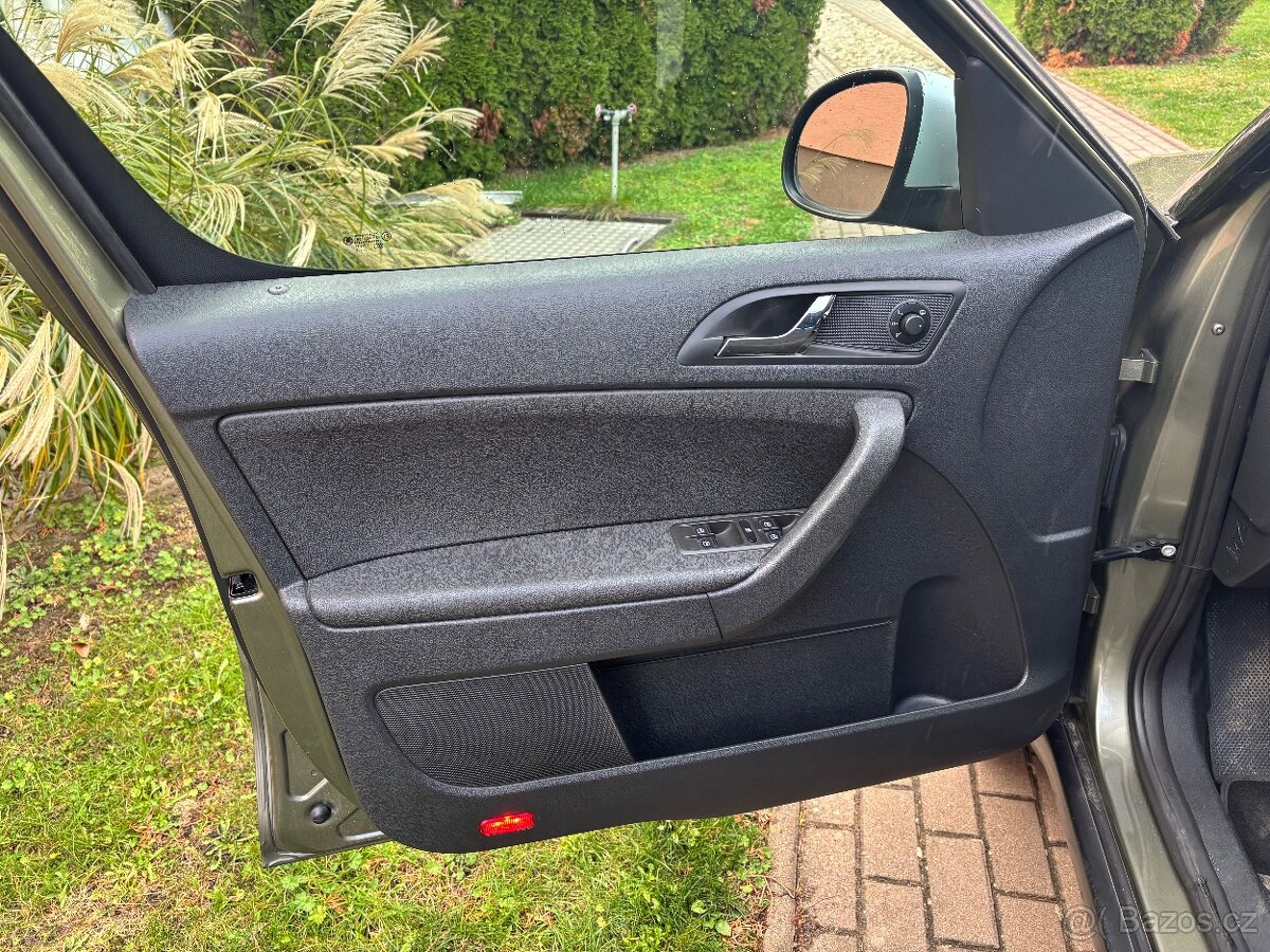 Predám ŠKODA YETI 4x4 2,0tdi manuál - 7