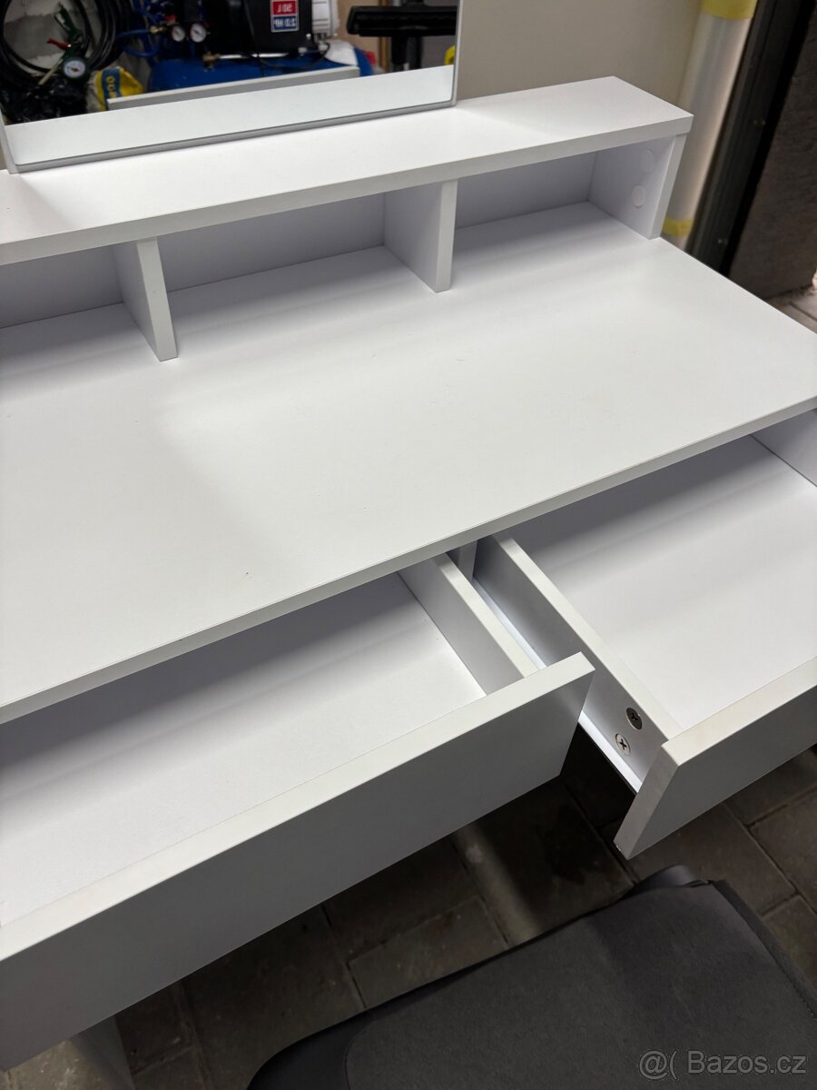 Toaletní stolek bílý - 7