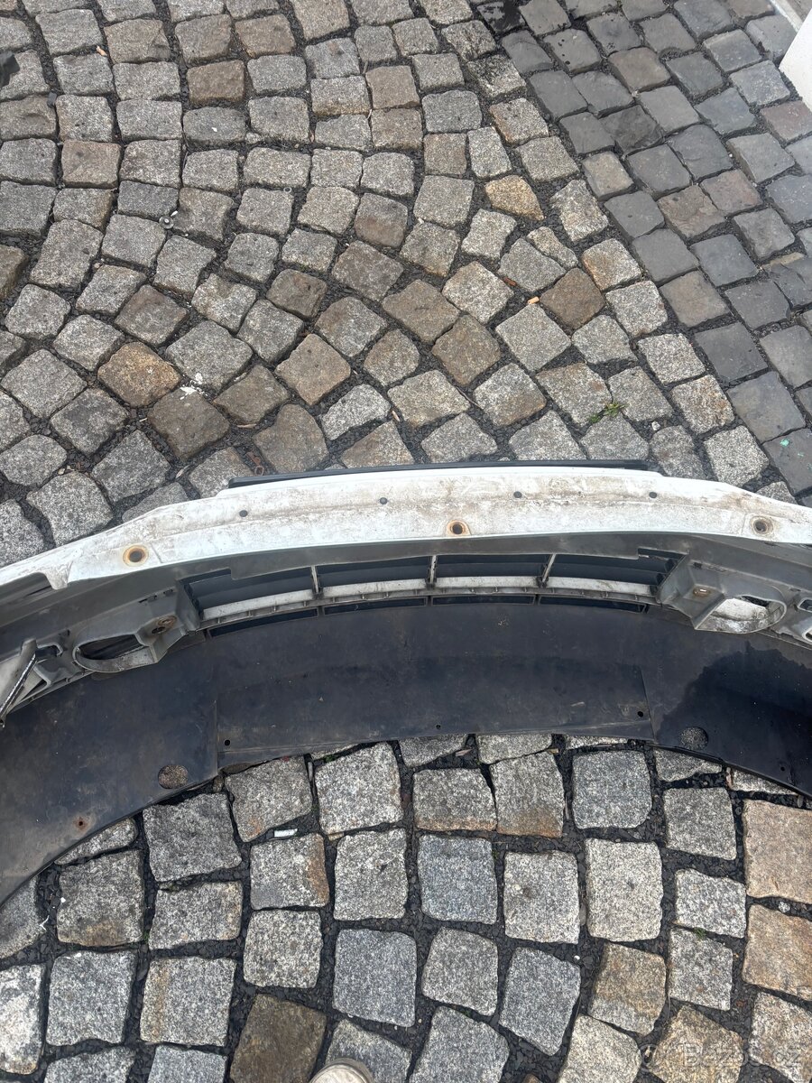 Škoda Octavia 2 predfacelift - přední nárazník - 7