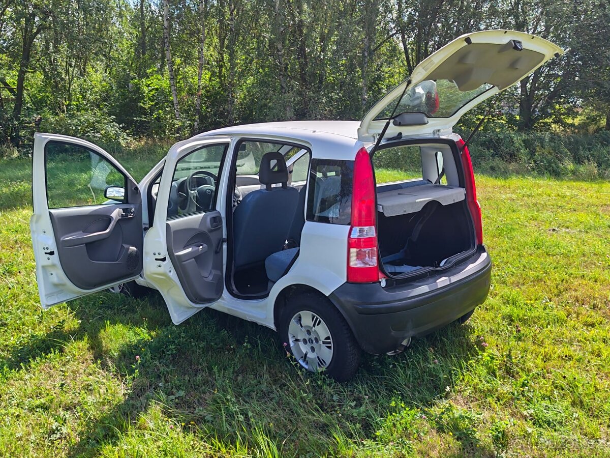 Fiat Panda 1,1 i ( 44 Kw) 1. Majitel. 5.2004 - 7