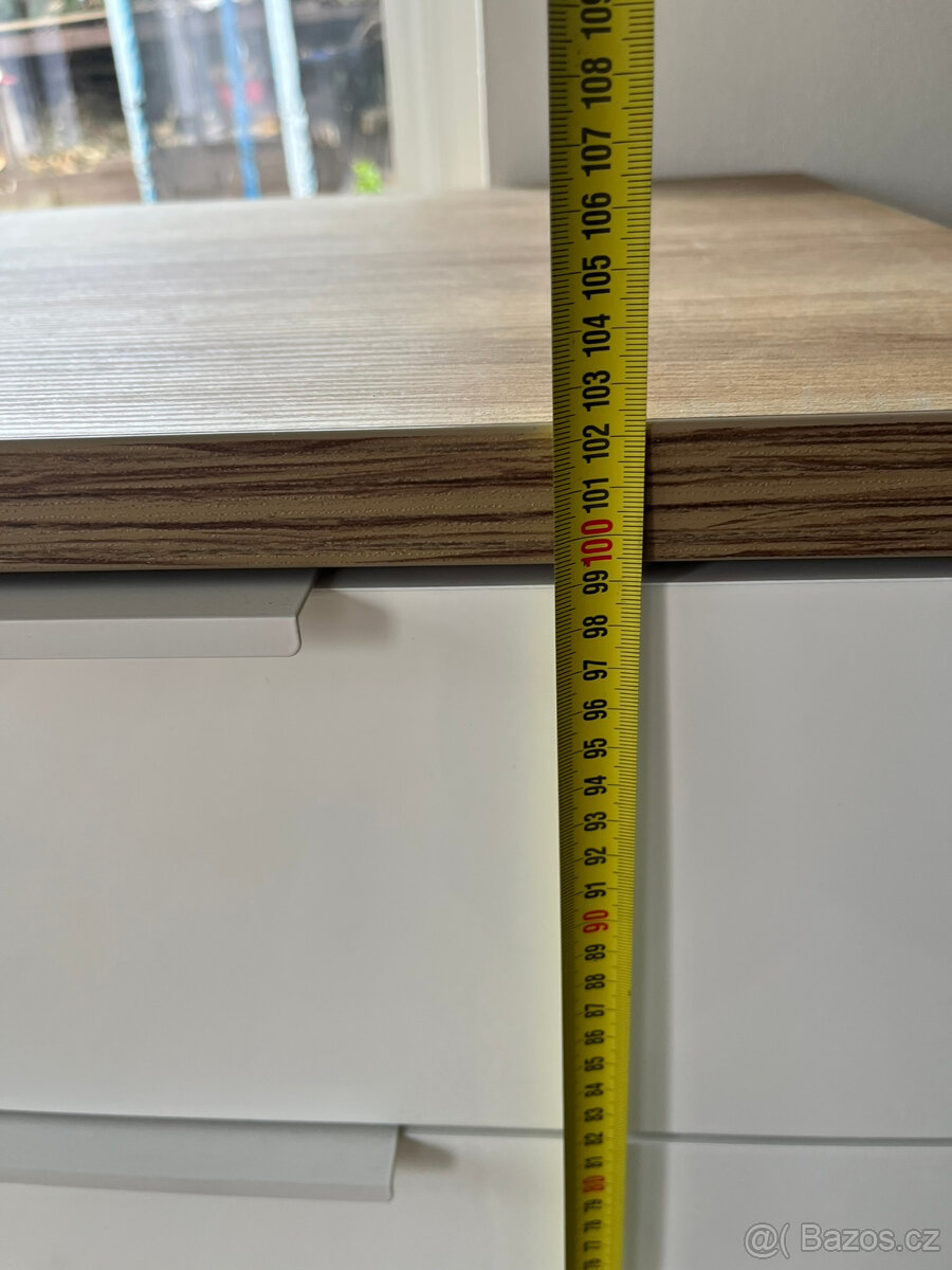 Šatní komoda - 7