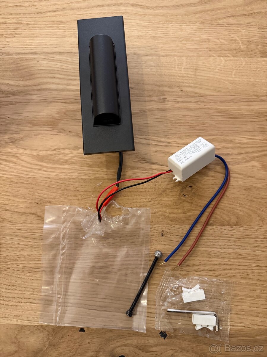 Čtecí nástěnná lampička do dutých stěn - 7