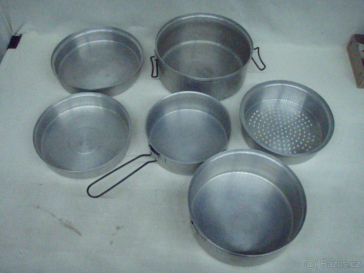 SKLÁDACÍ KEMPINGOVÁ SADA HRNCŮ - 7 v 1 - 7