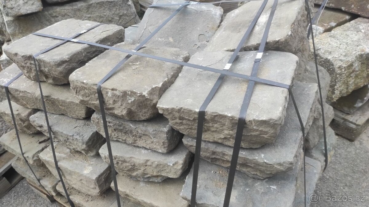 Stará kamenná dlažba, zápražáky, cca 60 m2 - 7