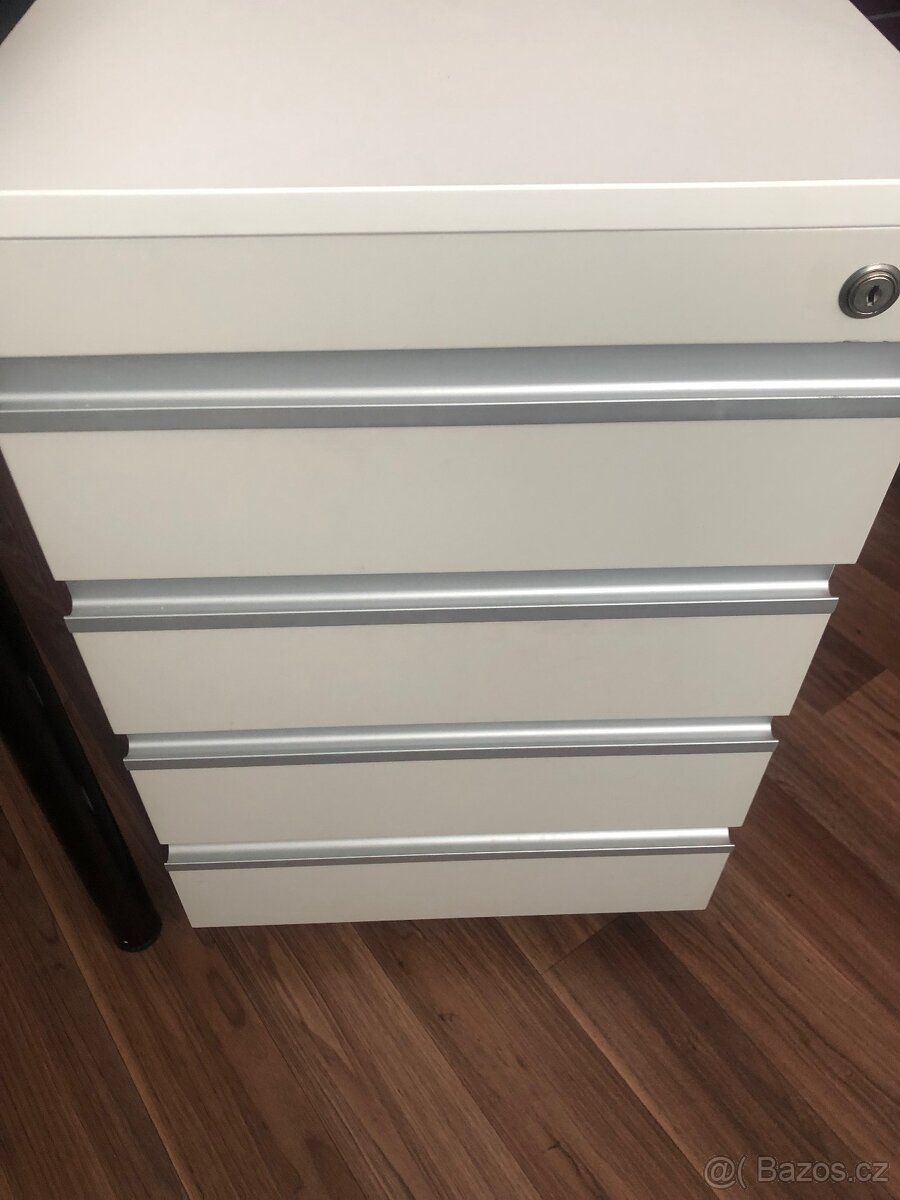 Oválný stůl, 3 židle, uzamykatelný kontejner v bílé barvě - 7