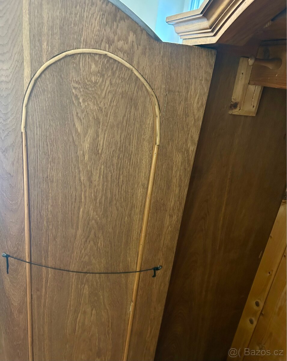 Dřevěná stará skříň - 7