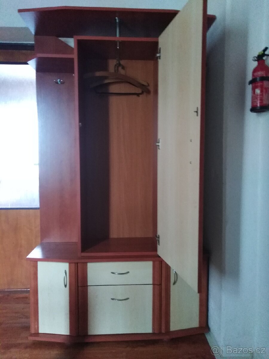 Předsíňová stěna - 7