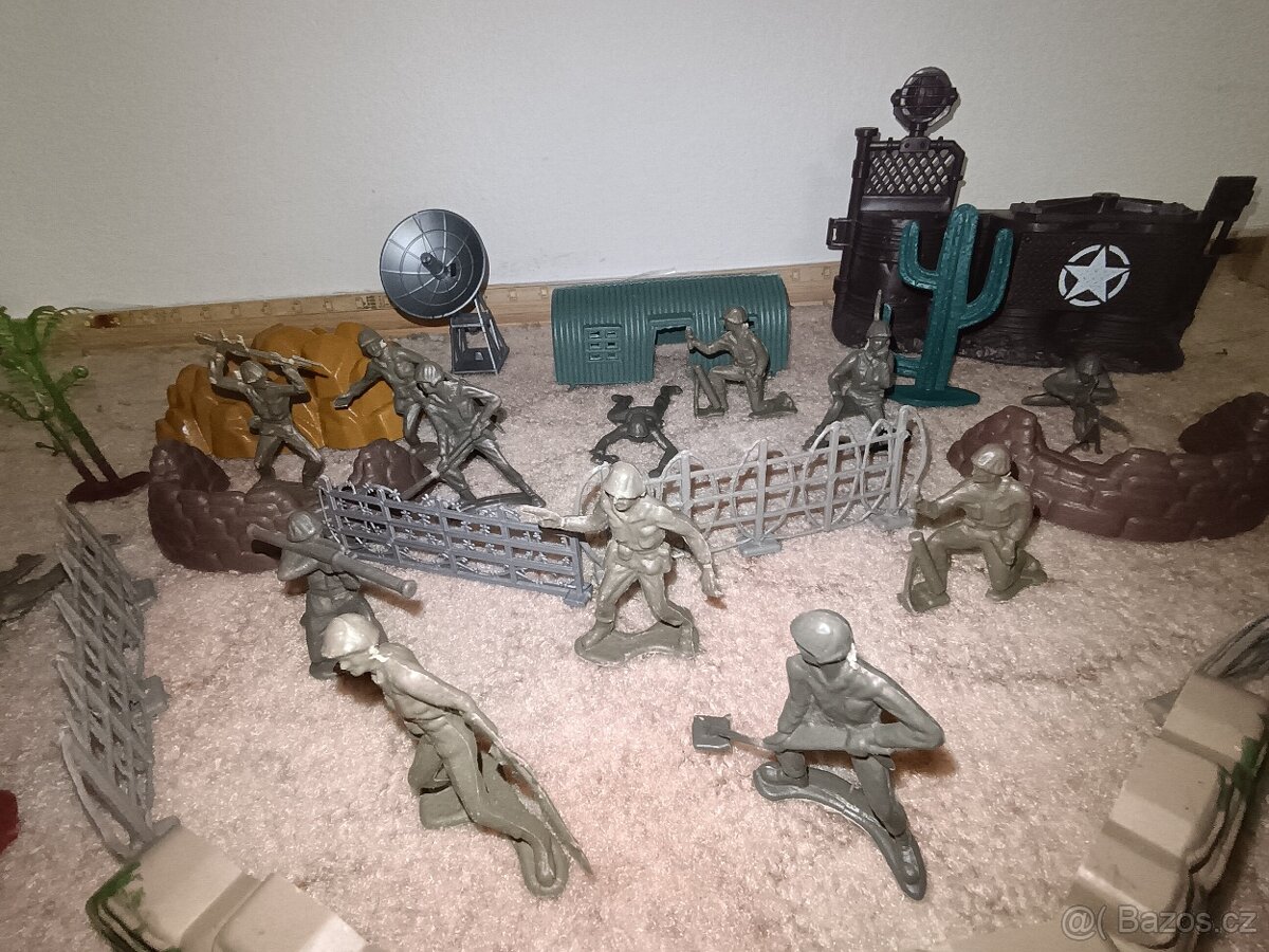 Vojenská sada – vojáčci + vybavení + doplňky (velký set) - 7