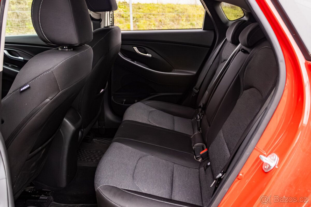 Hyundai i30 Fastback 1.5 T-GDi Family 118kW / TOP STAV / - 7