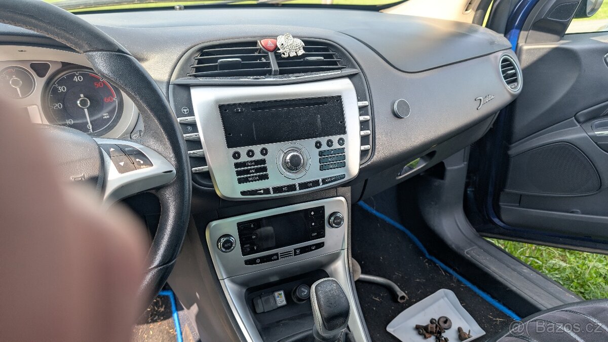 Lancia Delta 2.0 121kw - 7
