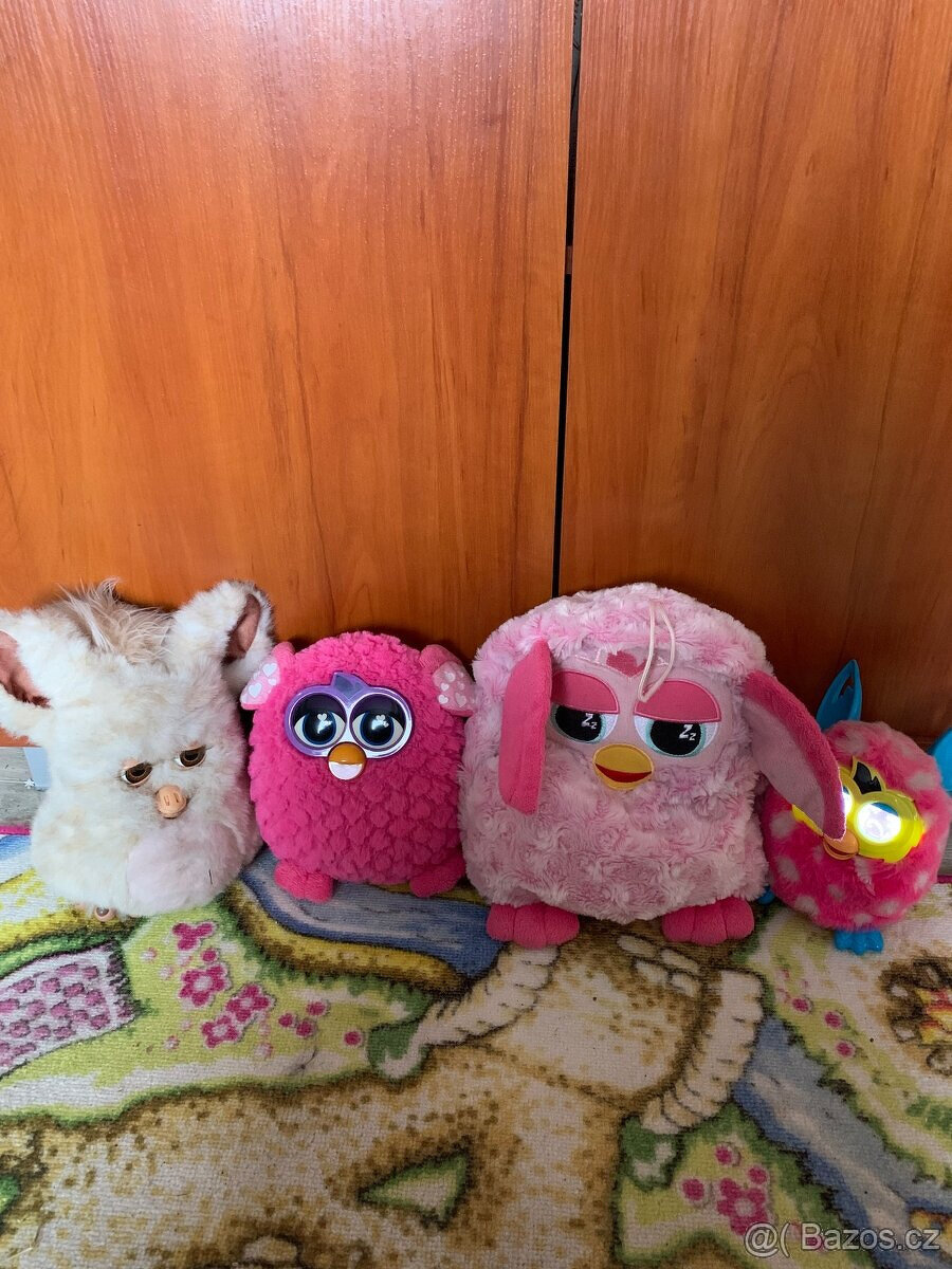 Sbírka plyšáků - přes 400 kusů, dále set Furby 2005 - 7