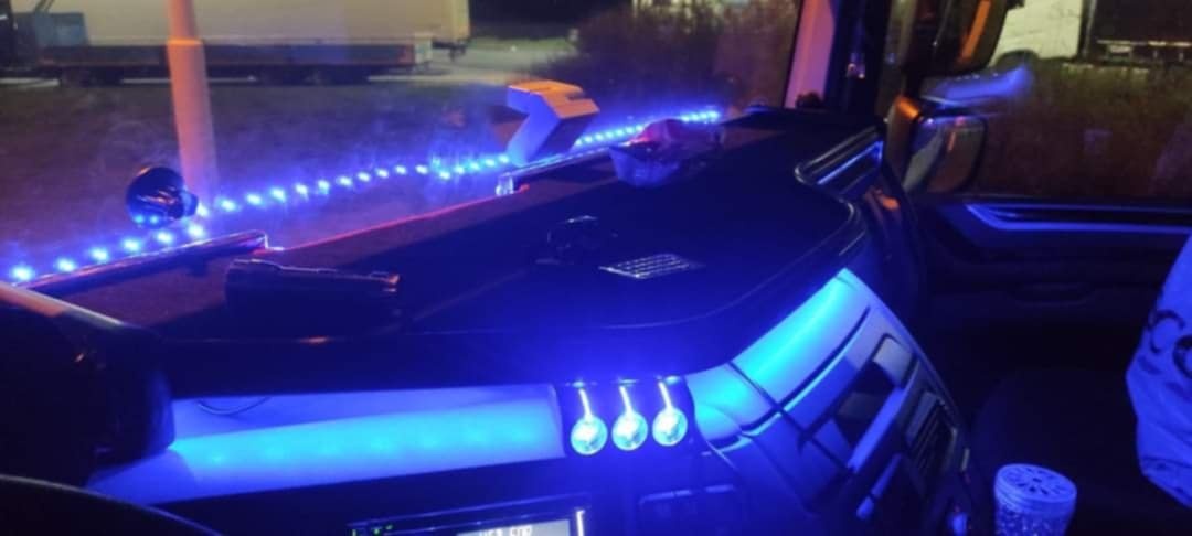 Odkládací stolek Daf - 7