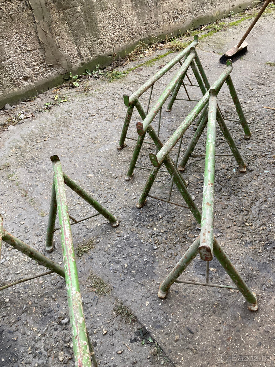 Stojánek kovový, podpěra, stojka za 200 kč - 7