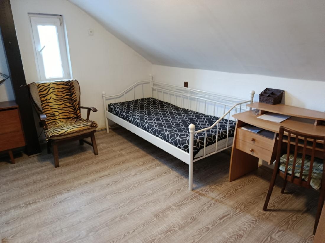 podkrovní garsonka - 7