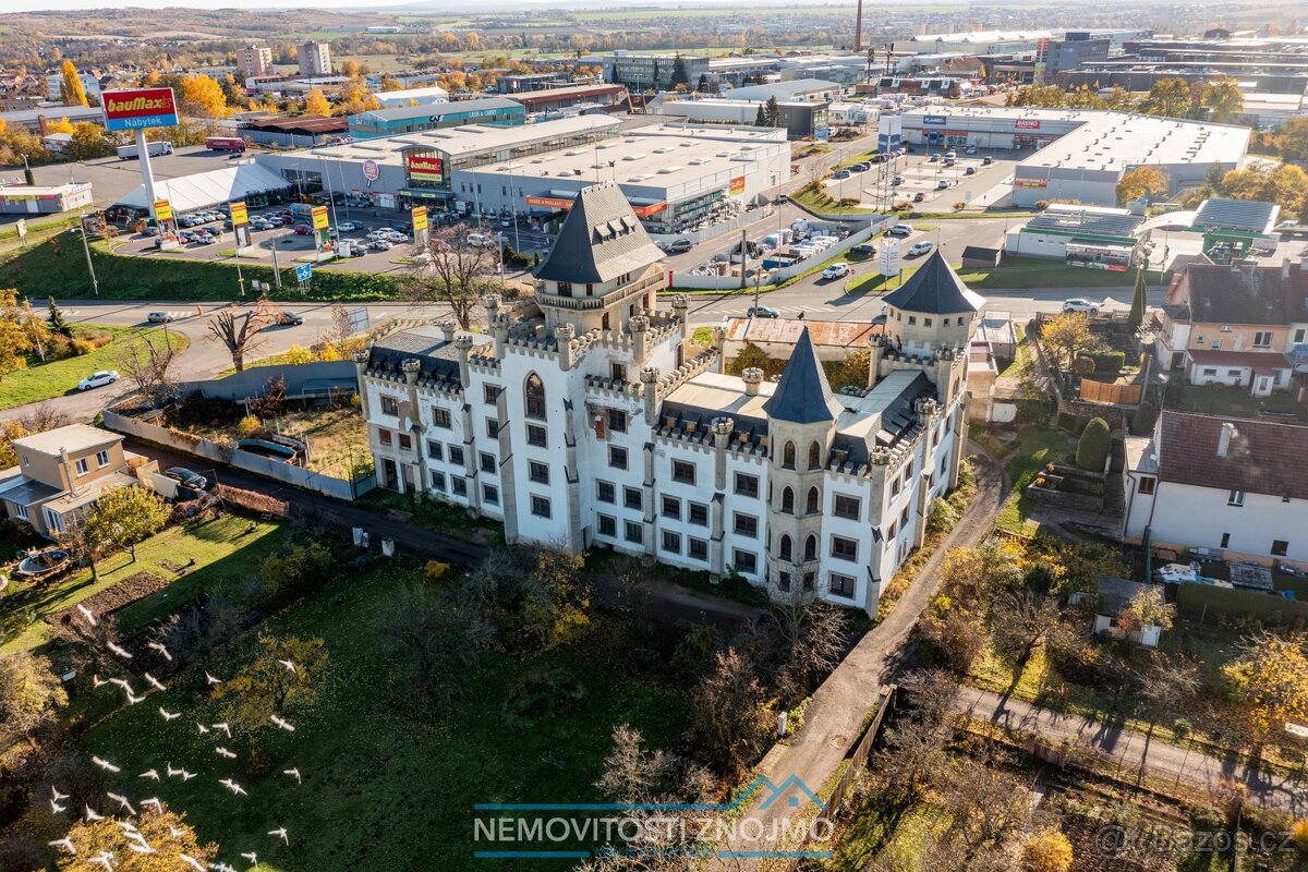 Soubor komerčních nemovitostí, unikátní Zámek pro ubytování, - 7