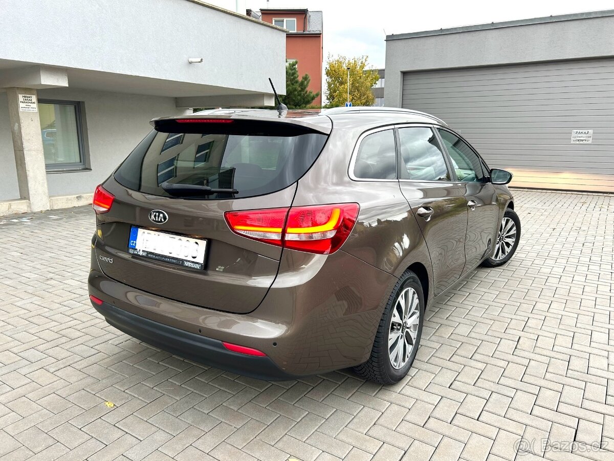 Kia Ceed Combi 1.6GDi 99kw, ČR 2018, zánovní jen 37 000km - 7