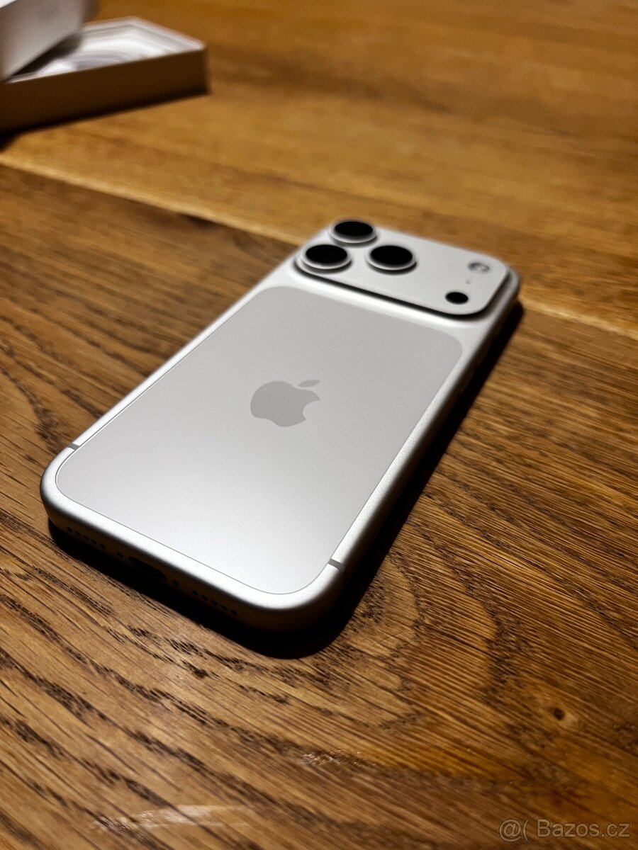 iPhone 17 Pro | téměř nový - 5 nabití | 256Gb - 7