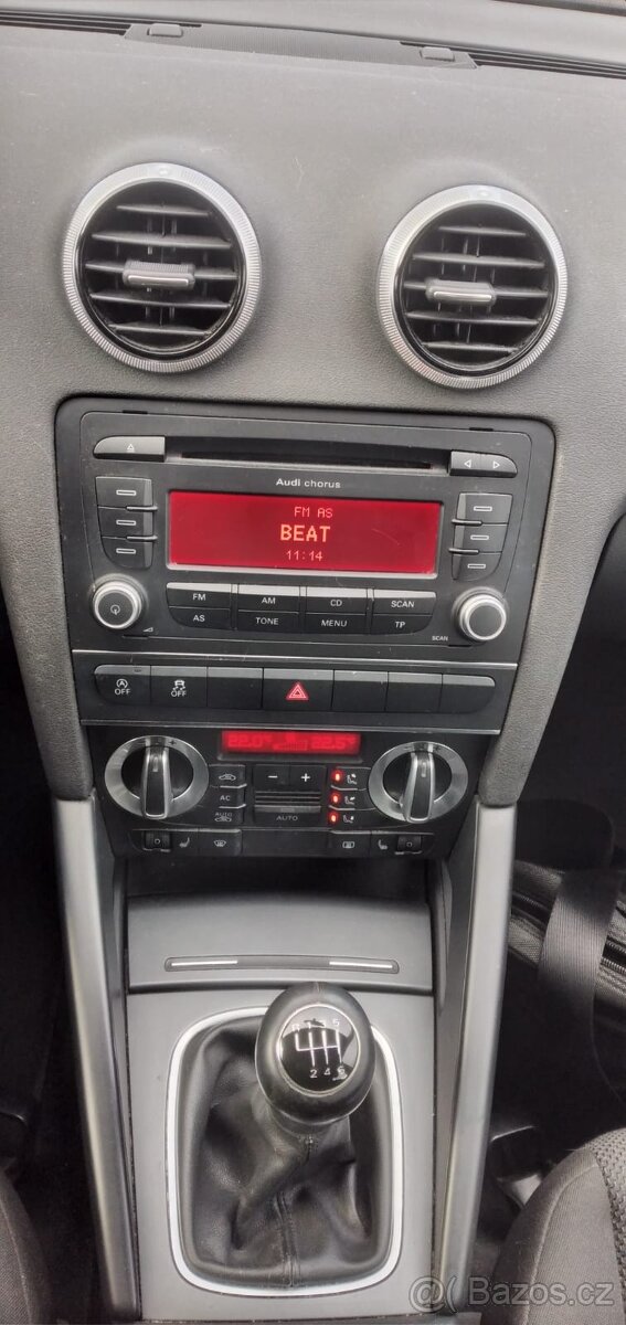 AUDI A3 8P2 Spotback 1,2 TFSI Attraction 2012 1.majitel - 7