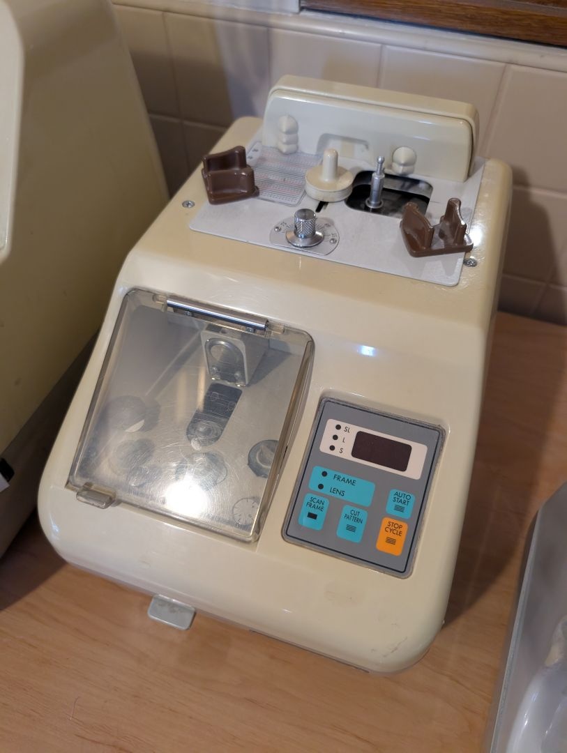 Kompletní brusírna brýlových čoček Takubomatic - 7