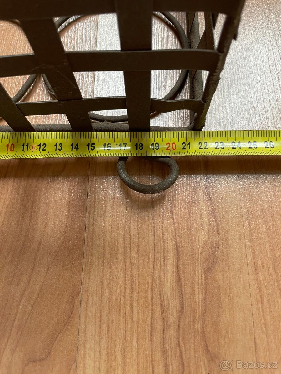 Rustikální kovový držák na víno Nové - 7