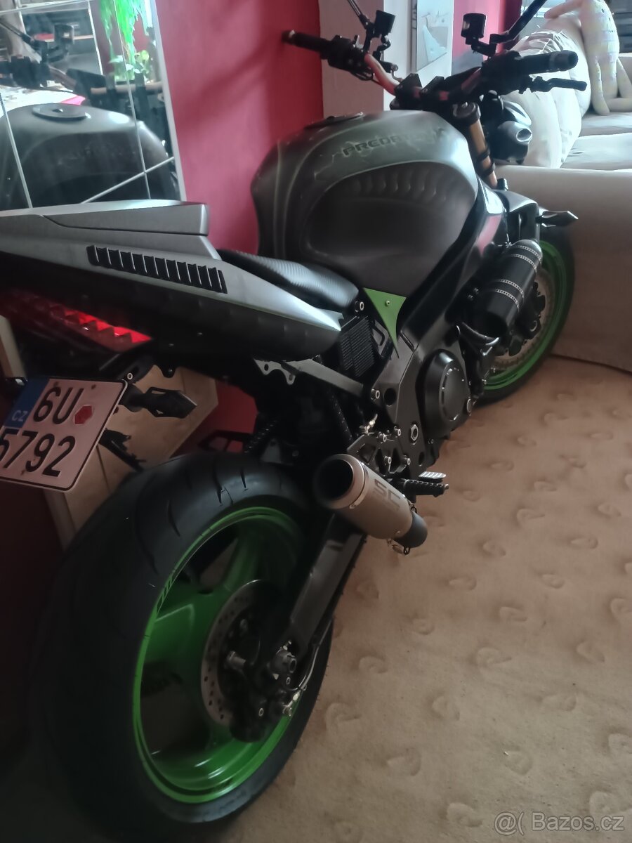Kawasaki ZXR750 - 7