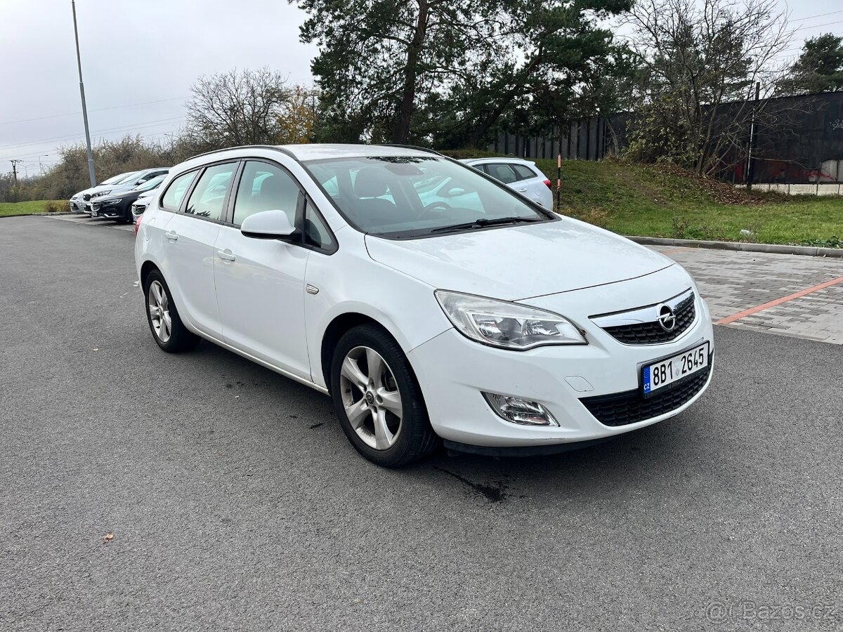 Opel Astra J 1,6 Turbo 180k, 2011, 1. MAJ.ČR, VADA MOTORU - 7