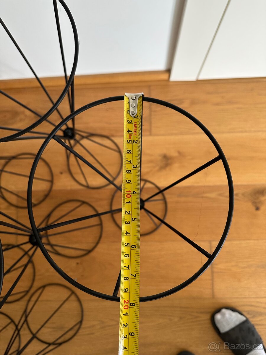 9 kusů černých kovových váz/stojanů na květiny na svatbu - 7