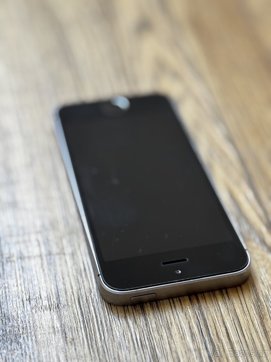 iPhone SE 64 GB + prislusenstvi - 7