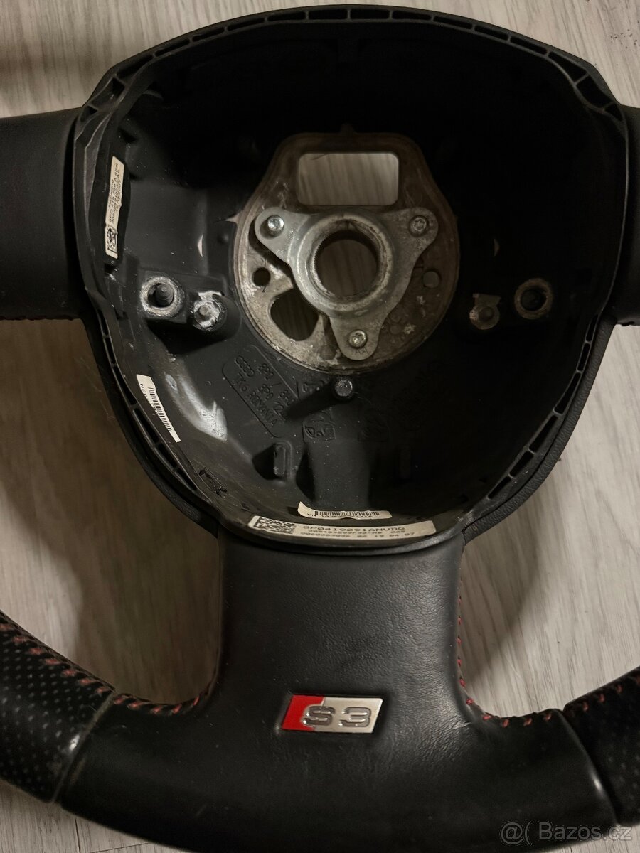 Tříramenný kožený volant Audi S3 8P - 7