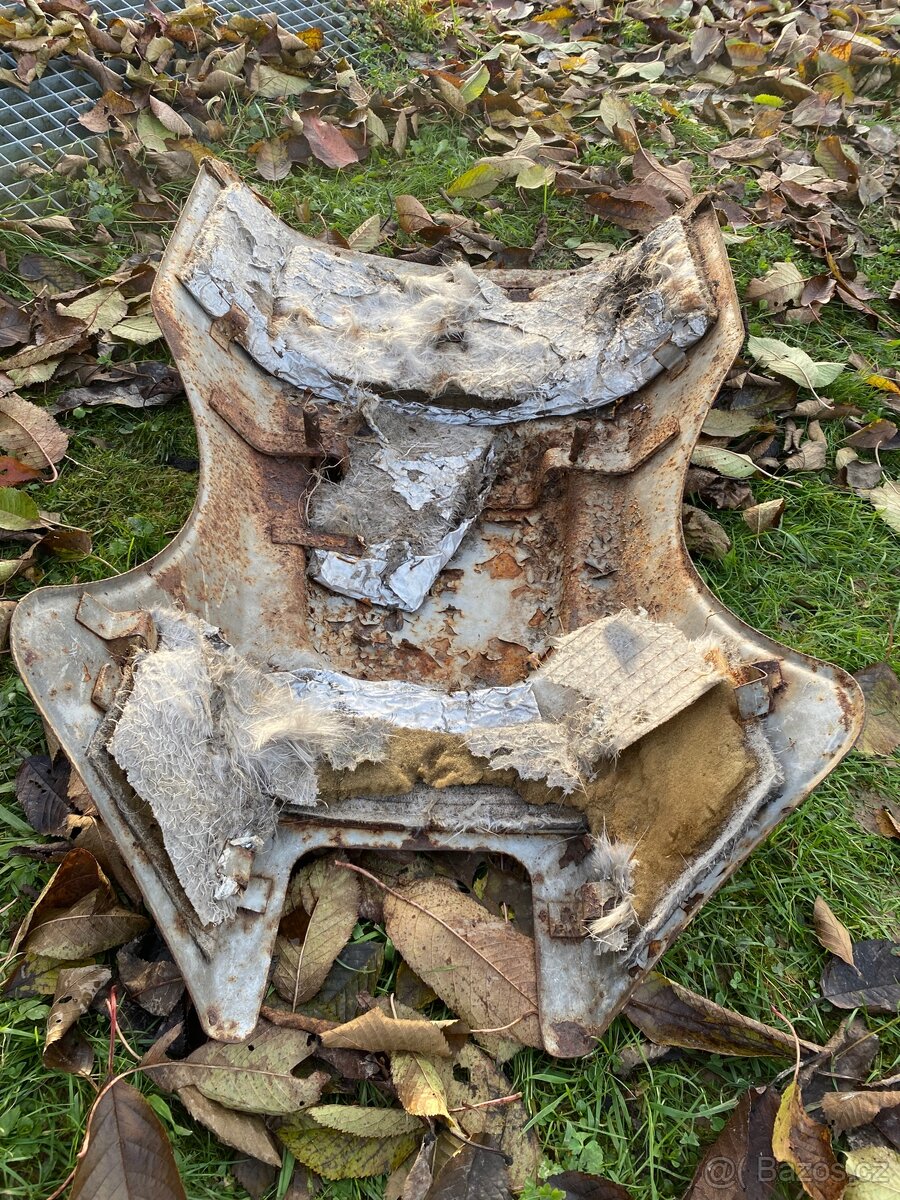 Kryt motoru MF-70 Agrostroj Jičín - 7