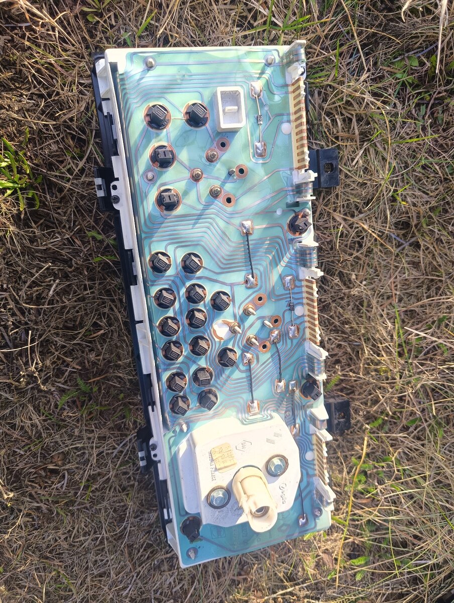 Renault Clio MK1. Tachometr s otáčkoměrem - 7