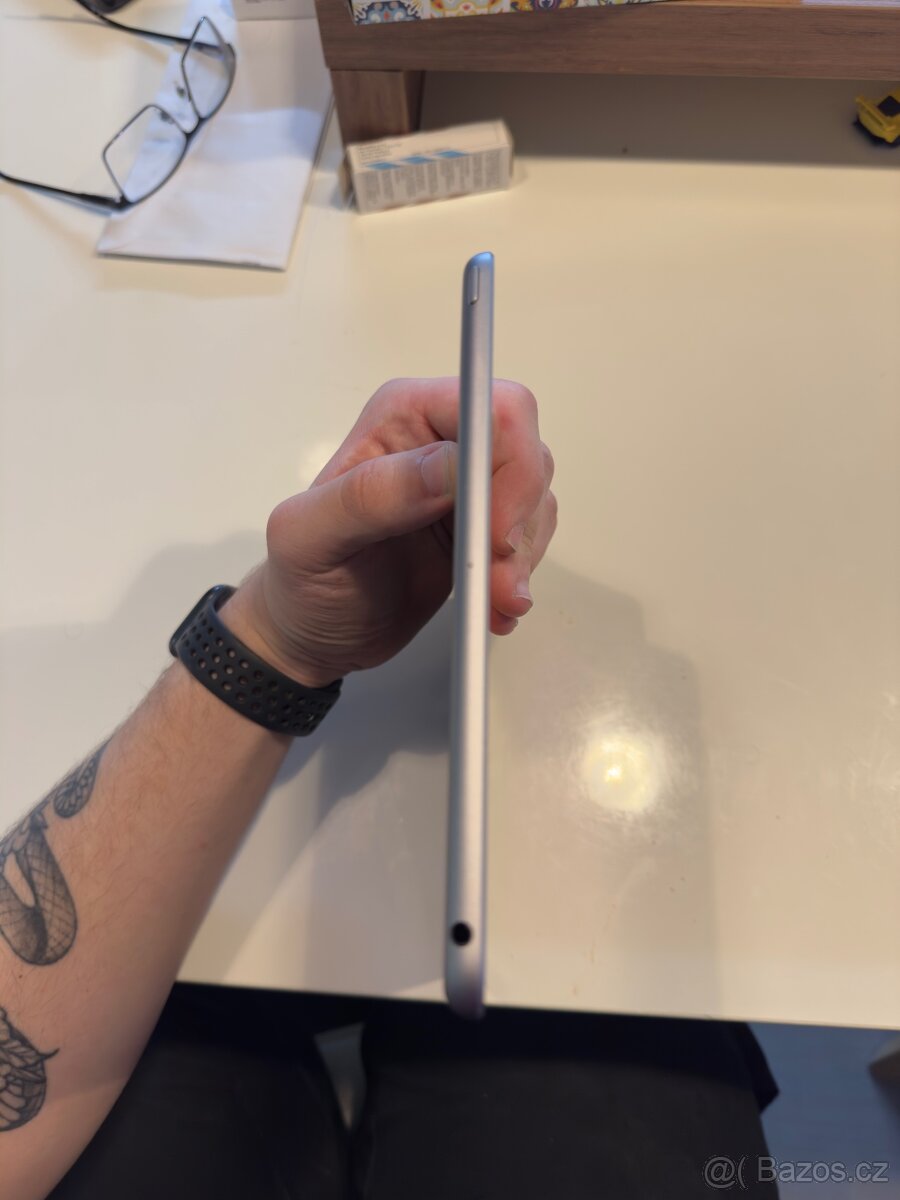 iPad 6. generace (2018) 128GB - 7