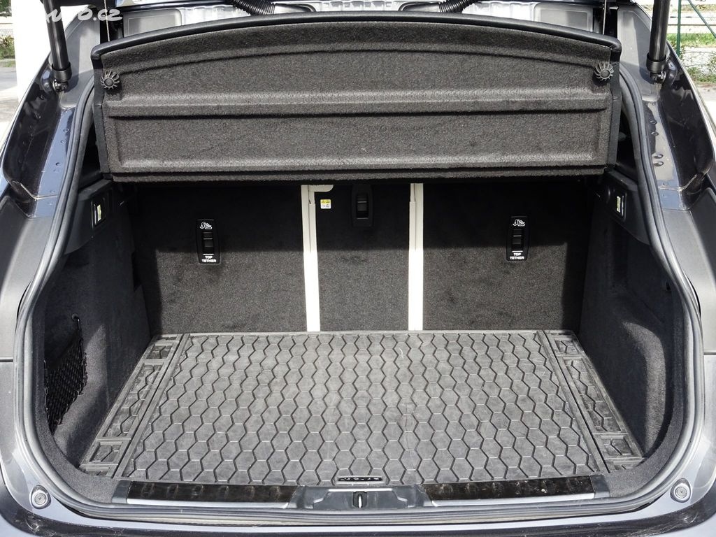 Jaguar F-Pace BLACK, D200 AWD R-Dynamic Panorama - 7