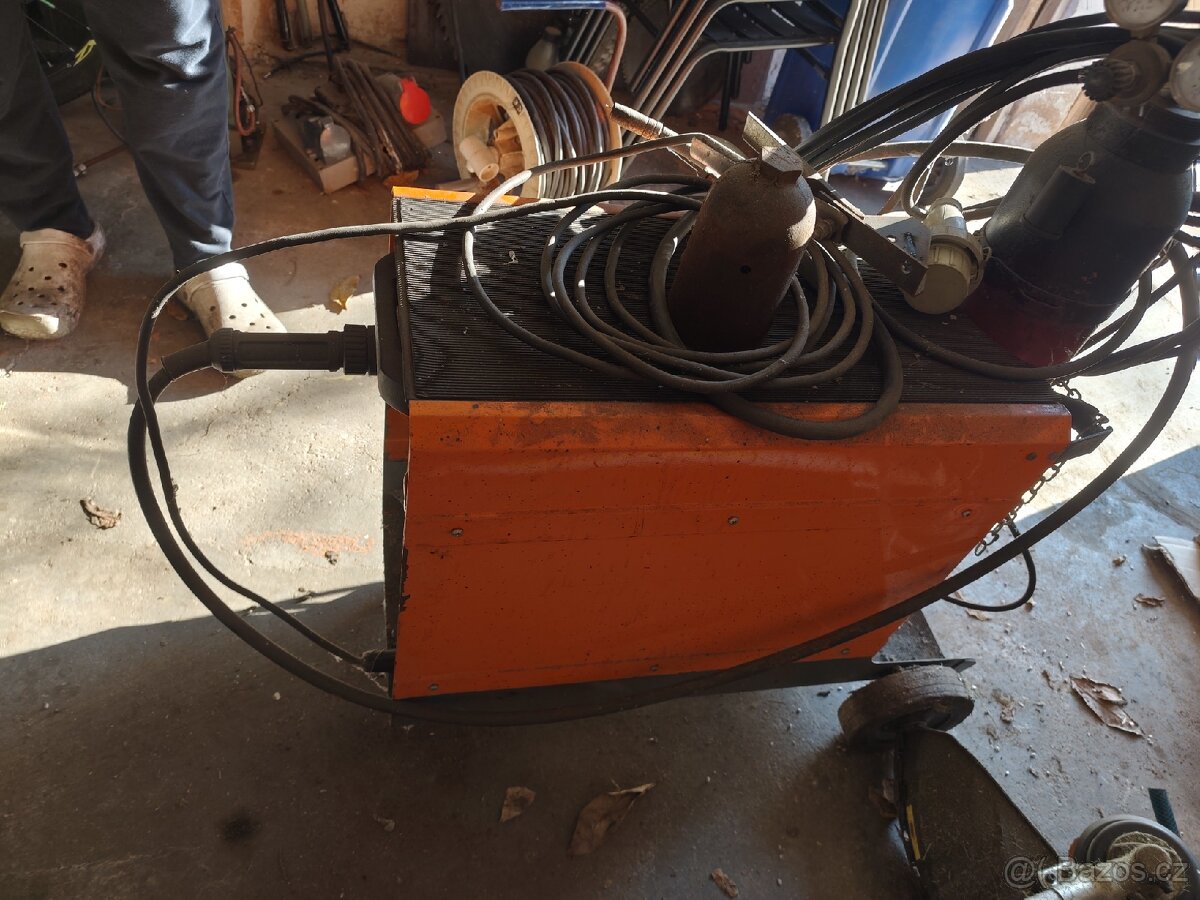 Prodám CO 2 svářečku LORCH - 7