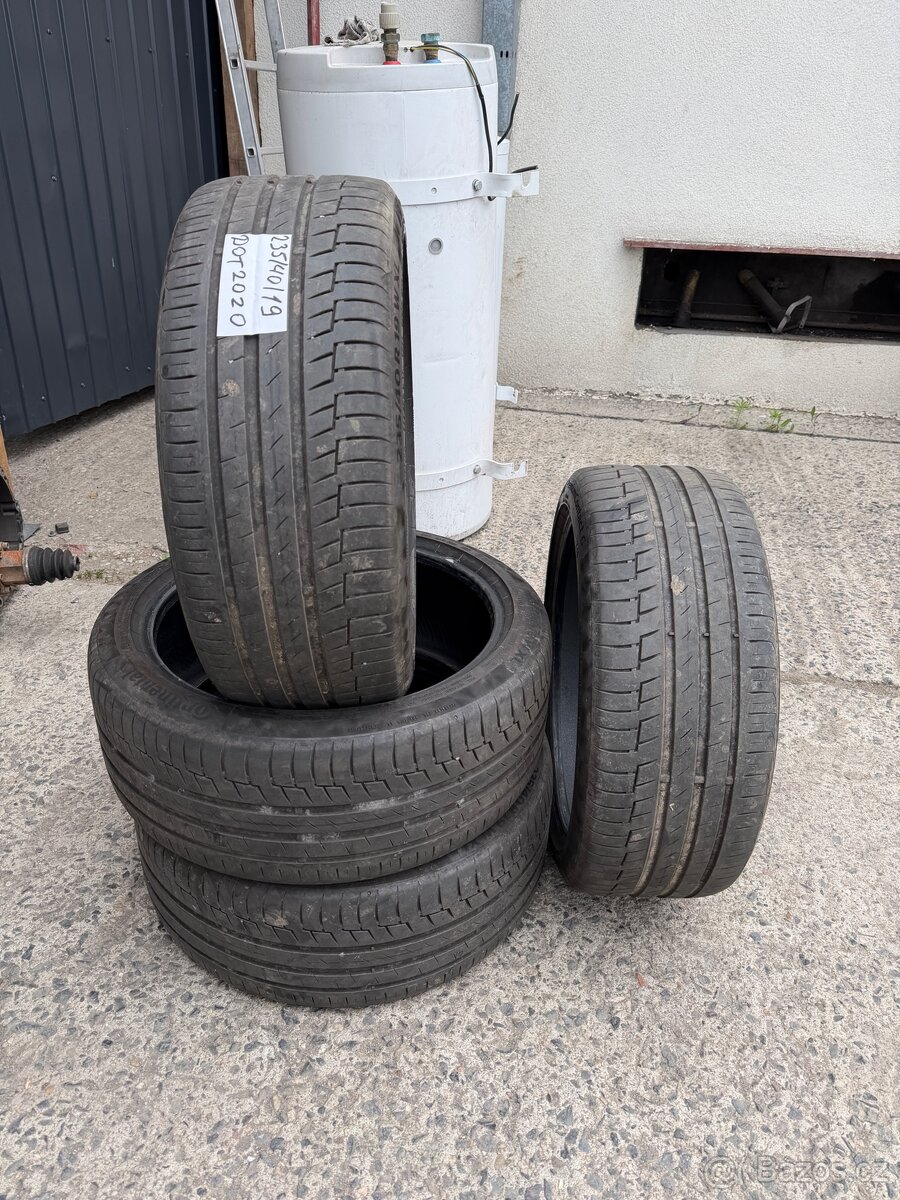 Prodám 235/40/19 - 7