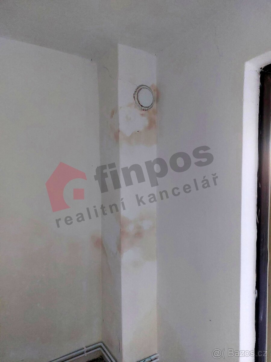 Prodej rodinného domu v Žádovicích ke kompletní rekonstrukci - 7