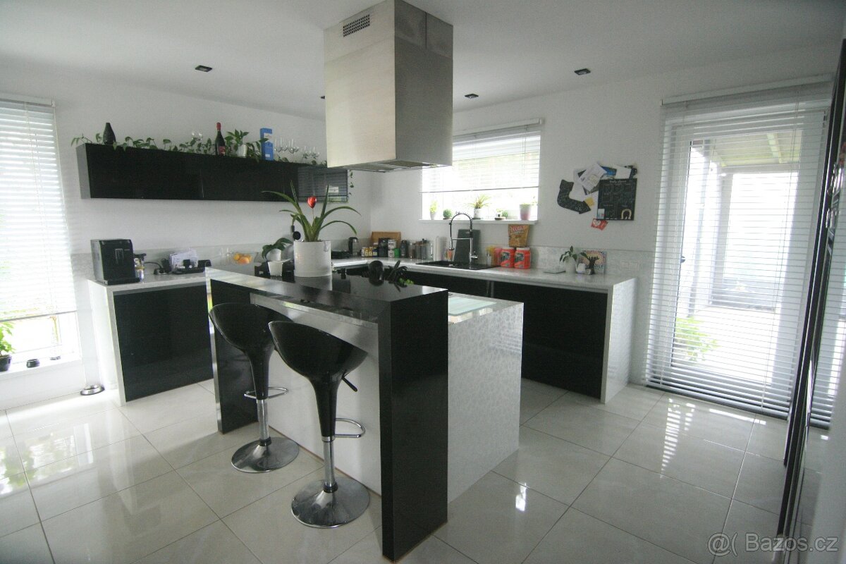 Prodej rodinného domu s pozemkem 1 724 m² - 7